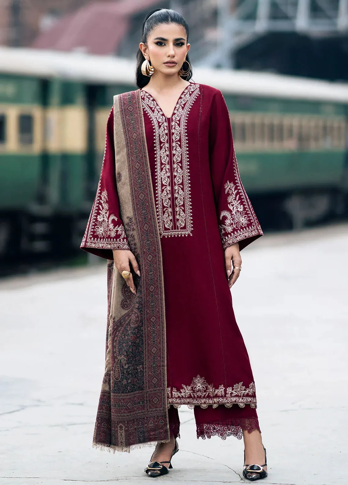 3-Piece Lawn Suit – Chikankari Embroidered